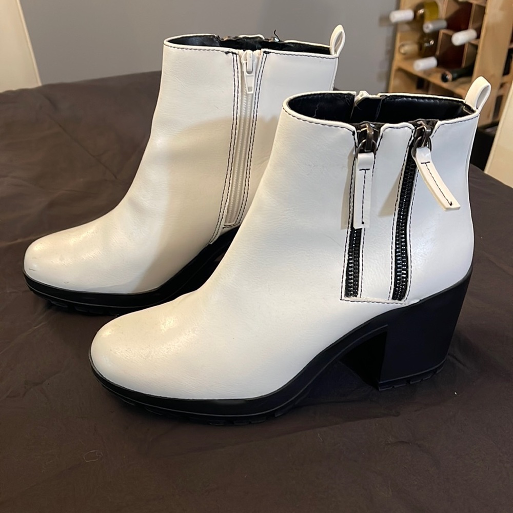 White ankle Boots